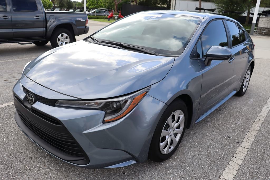 2025 Toyota Corolla LE photo 2