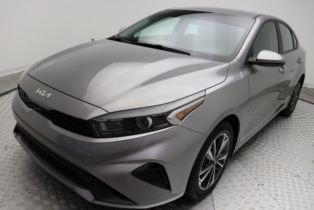 2023 Kia Forte LXS photo 2