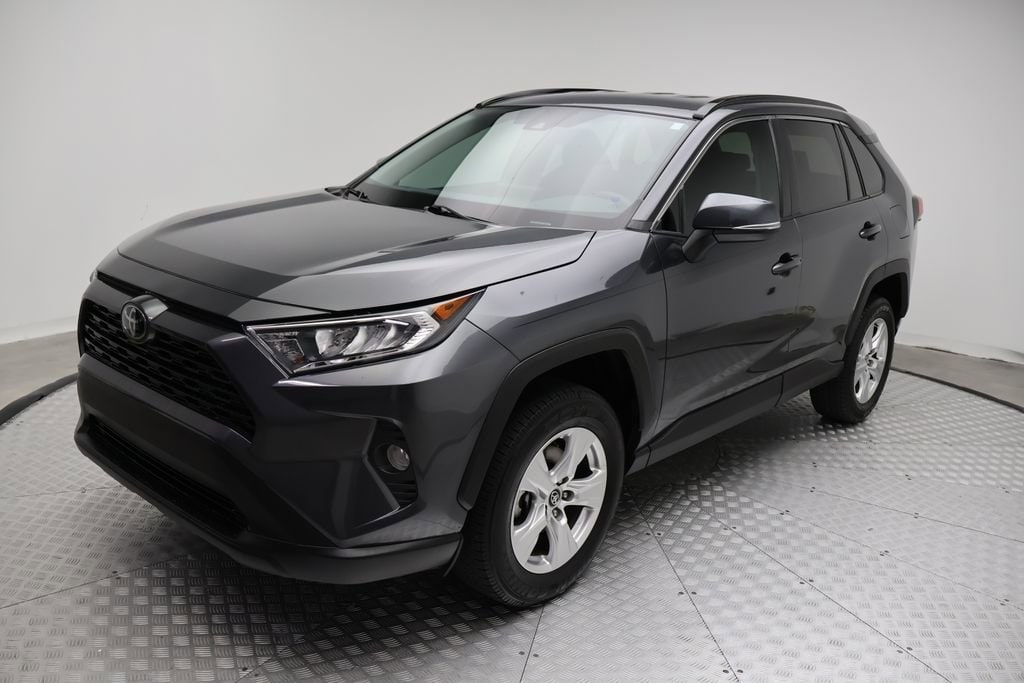 Used 2021 Toyota RAV4 XLE with VIN 2T3W1RFV4MC093591 for sale in Kansas City