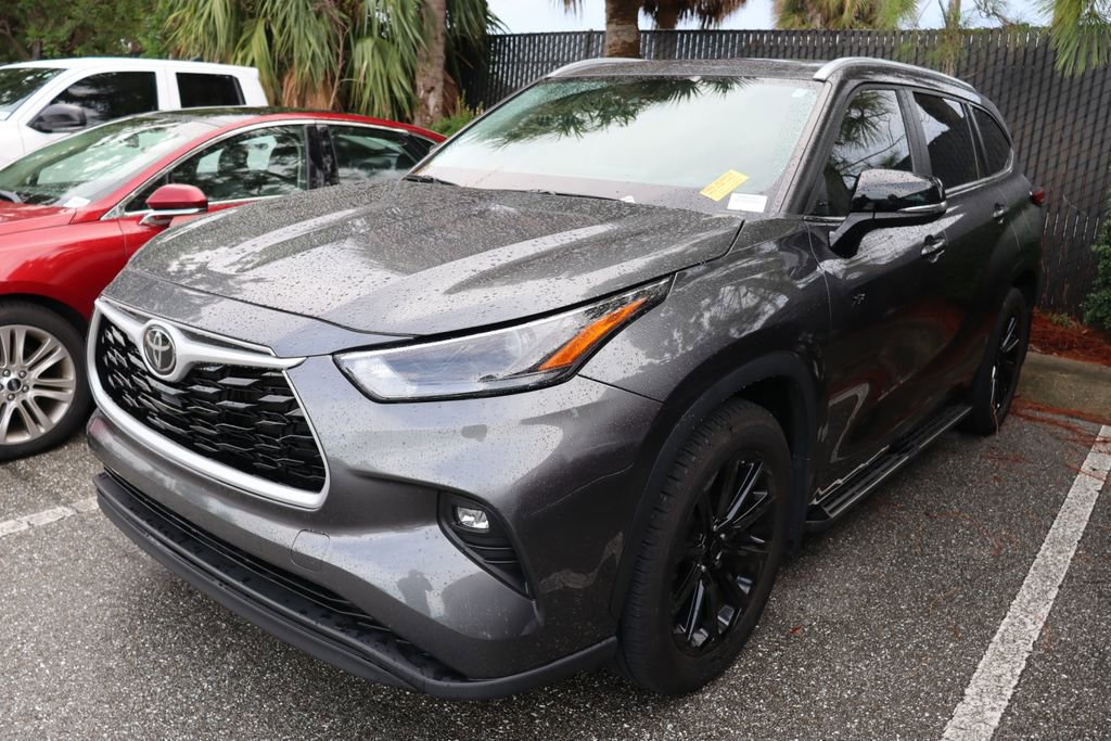 2023 Toyota Highlander XLE photo 2