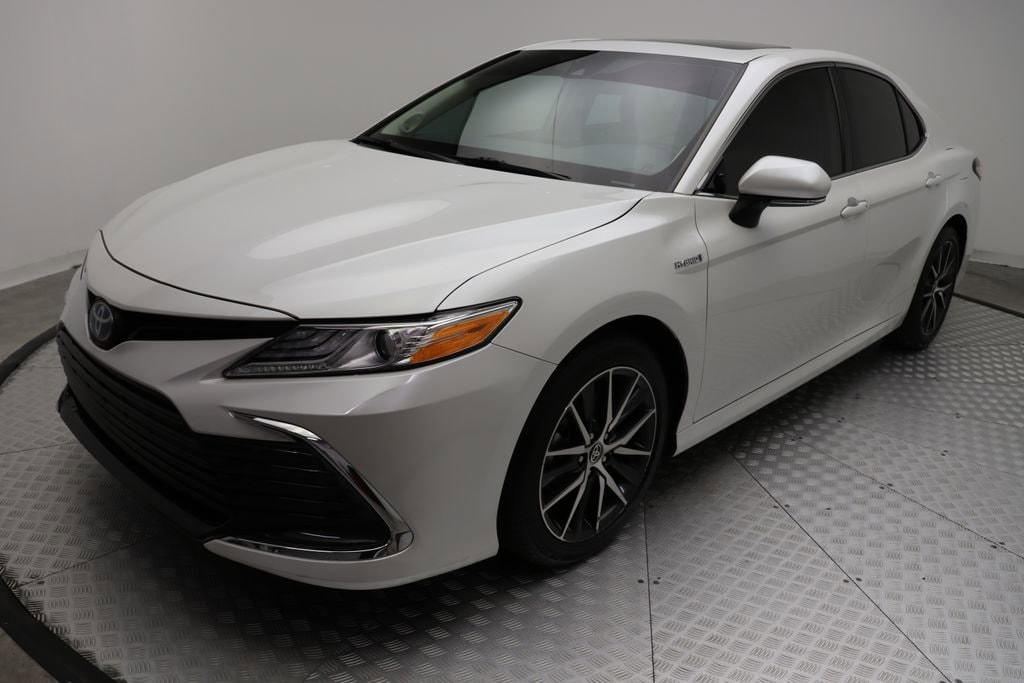 Used 2021 Toyota Camry XLE with VIN 4T1F31AK8MU021518 for sale in West Palm Beach, FL