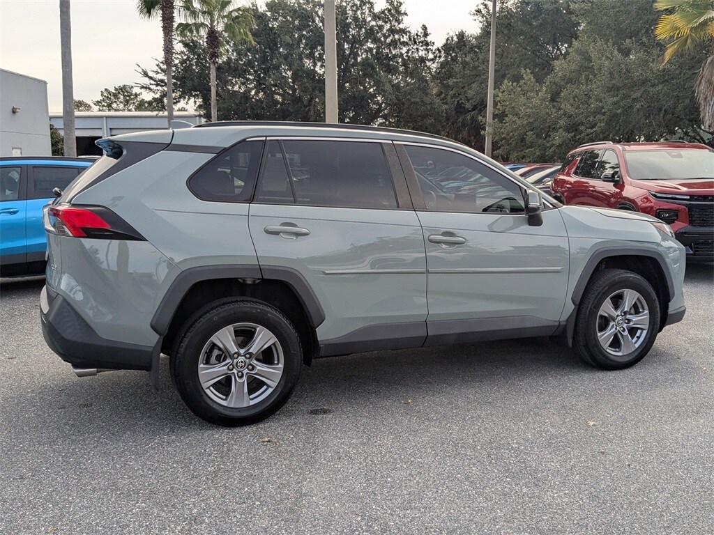 2022 Toyota RAV4 XLE photo 2