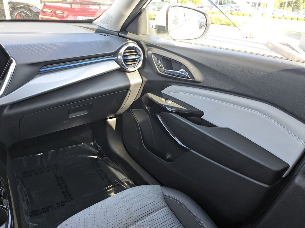 2025 Chevrolet Trax LT - Photo 16