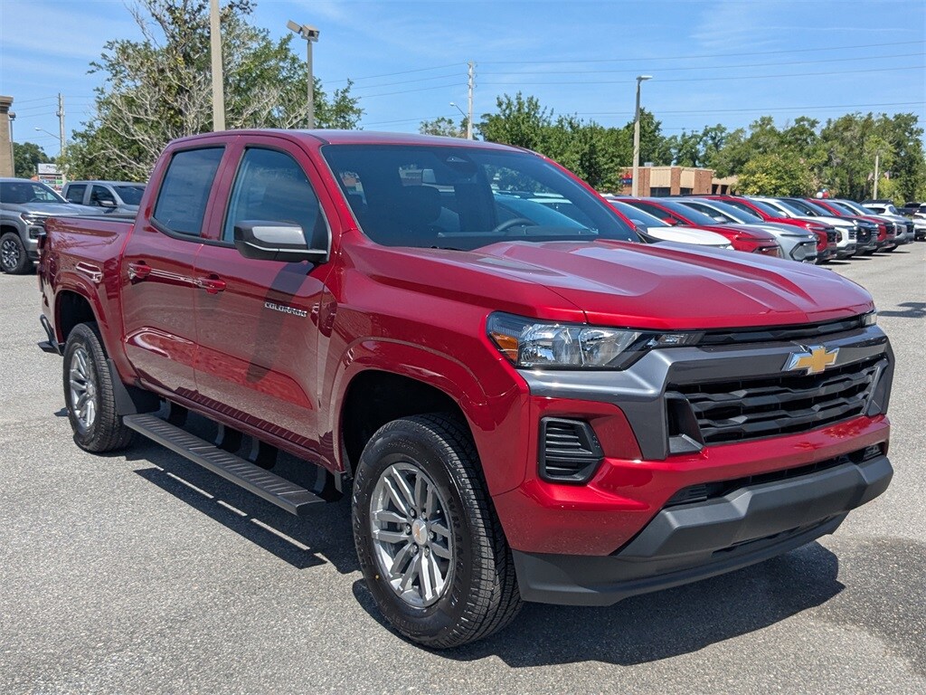 2025 Chevrolet Colorado Work Truck LT photo 2