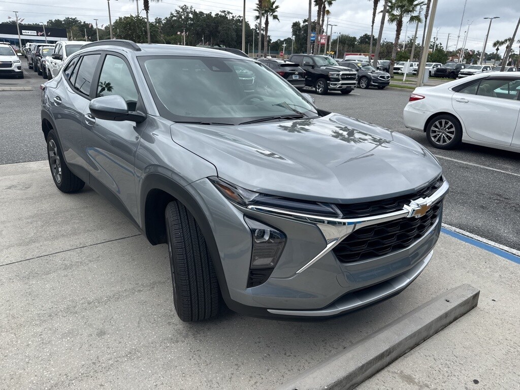 Used 2025 Chevrolet Trax LT SUV