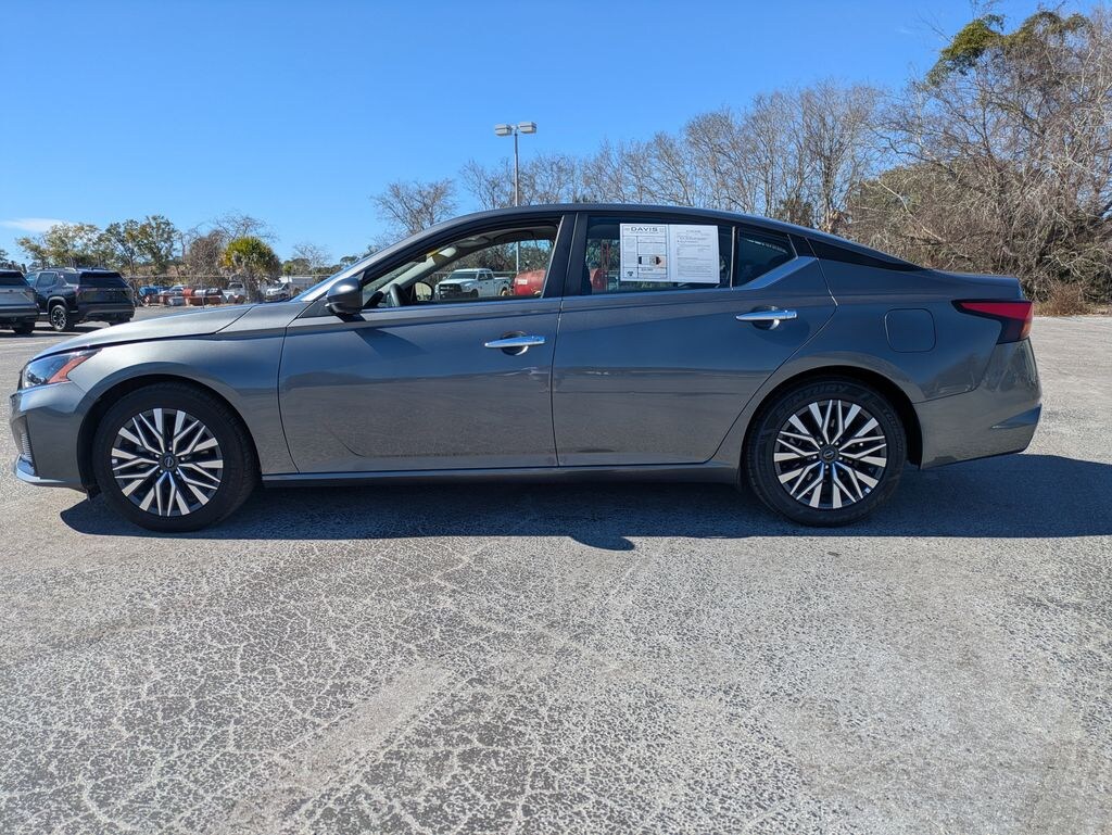 Used 2025 Nissan Altima SV Sedan