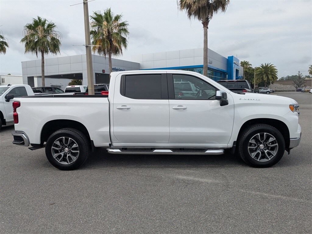 2025 Chevrolet Silverado 1500 LT photo 2