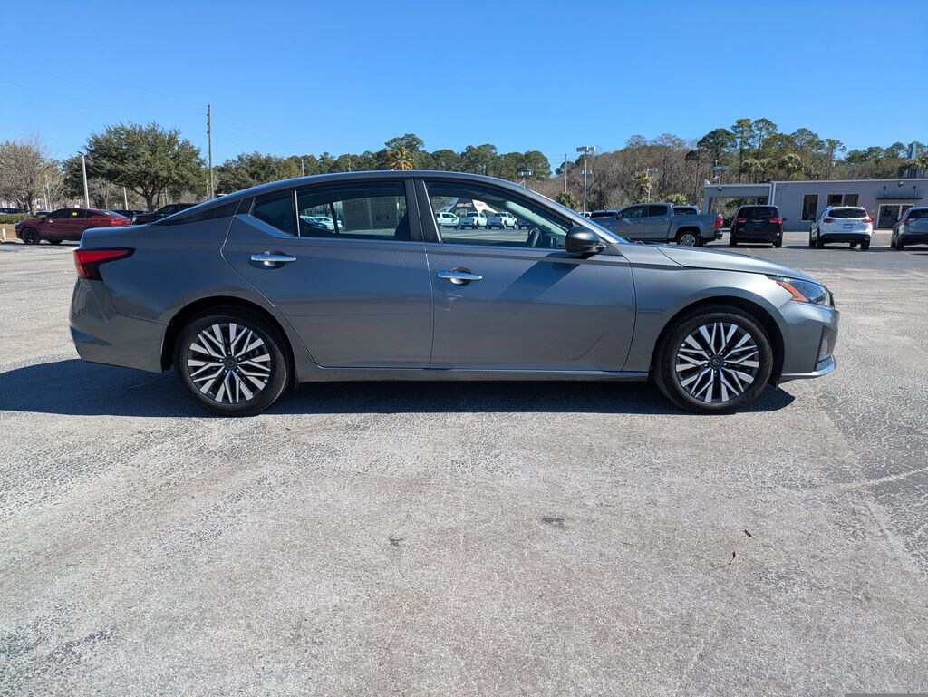 Used 2025 Nissan Altima SV Sedan