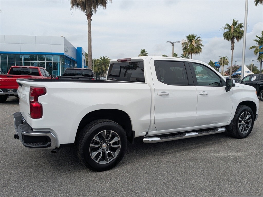 2025 Chevrolet Silverado 1500 LT photo 3