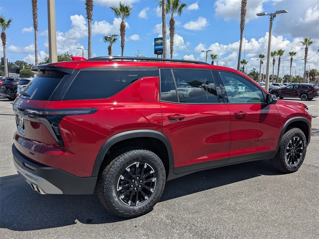 2025 Chevrolet Traverse Z71 photo 2