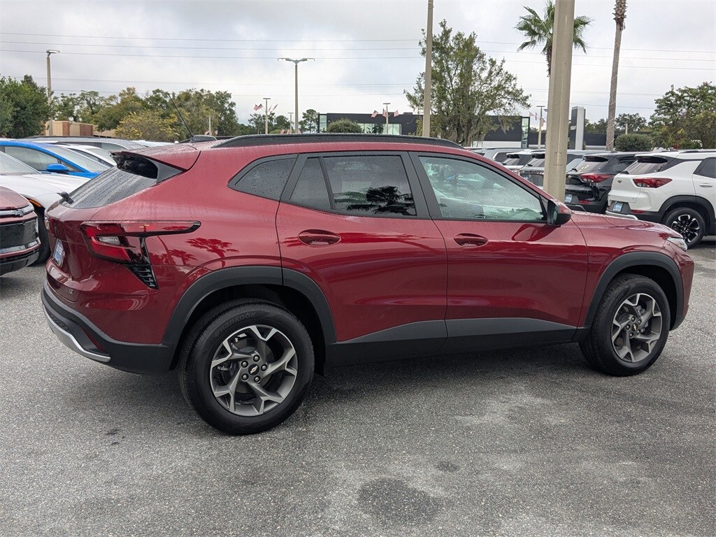 2025 Chevrolet Trax LT photo 3