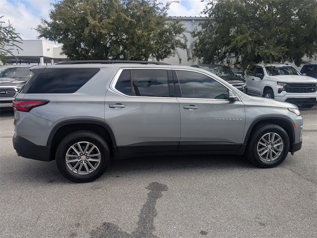 2023 Chevrolet Traverse Cloth 1LT photo 2