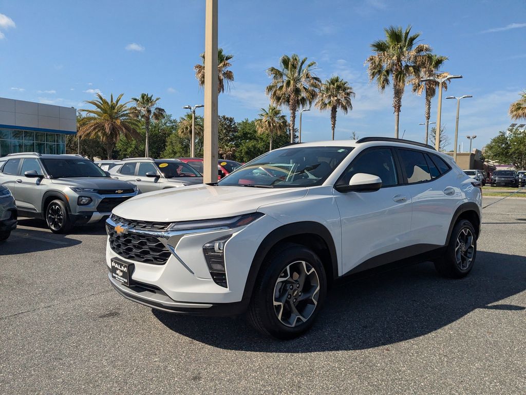 2025 Chevrolet Trax LT - Photo 7