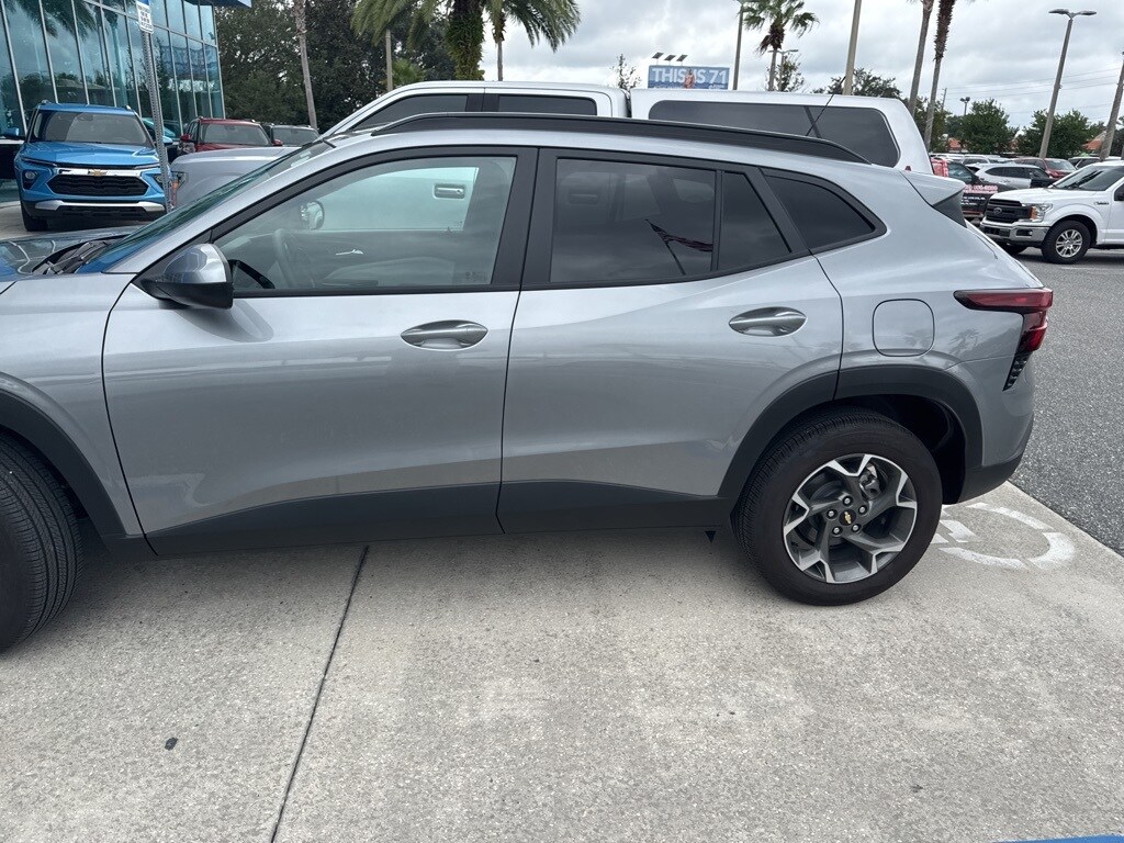 Used 2025 Chevrolet Trax LT SUV