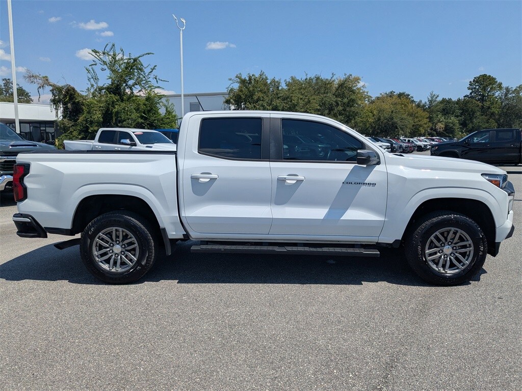 2023 Chevrolet Colorado LT photo 2