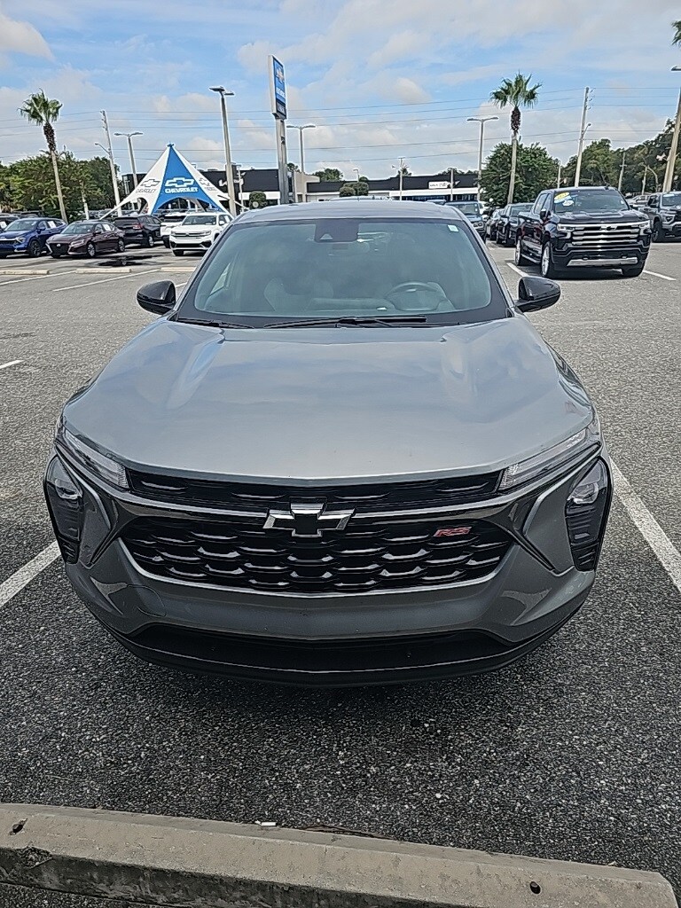2024 Chevrolet Trax photo 2