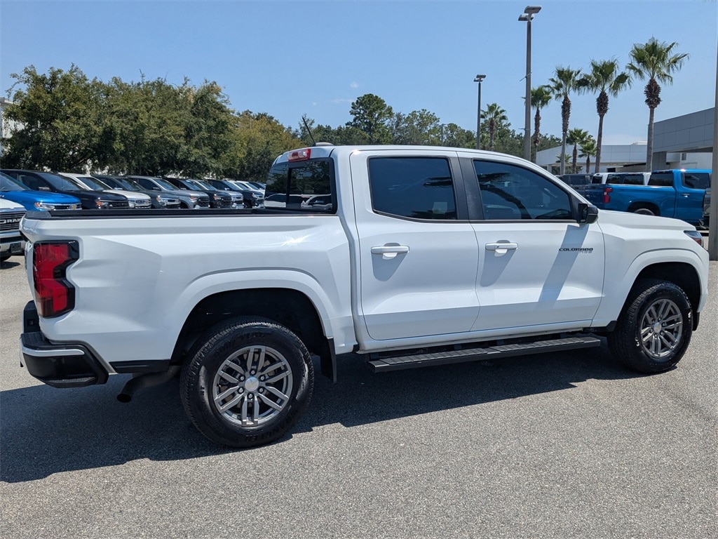2023 Chevrolet Colorado LT photo 3
