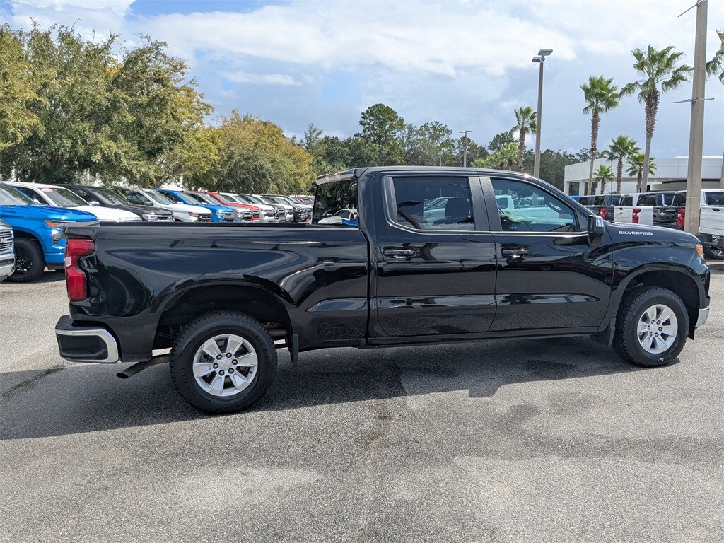 2024 Chevrolet Silverado 1500 LT photo 2