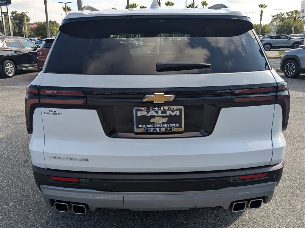 2026 Chevrolet Traverse photo 2