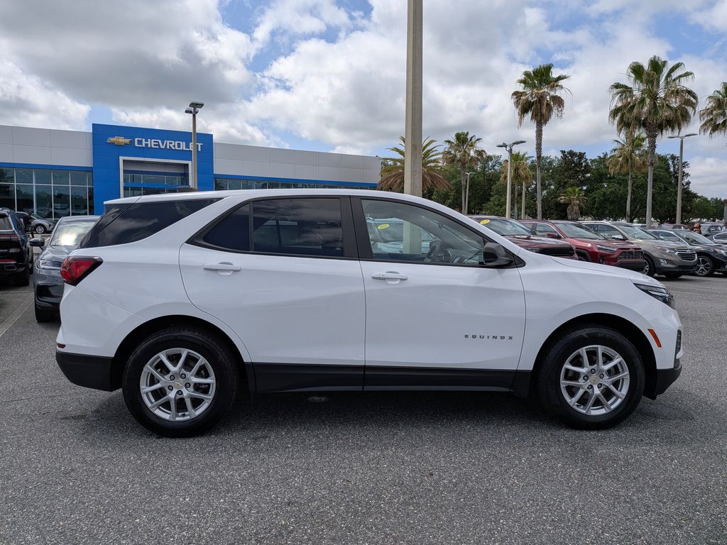 2023 Chevrolet Equinox LS - Photo 2