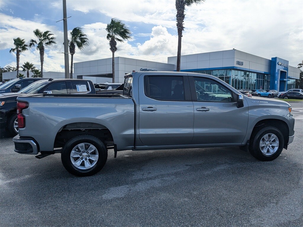 2025 Chevrolet Silverado 1500 LT photo 3