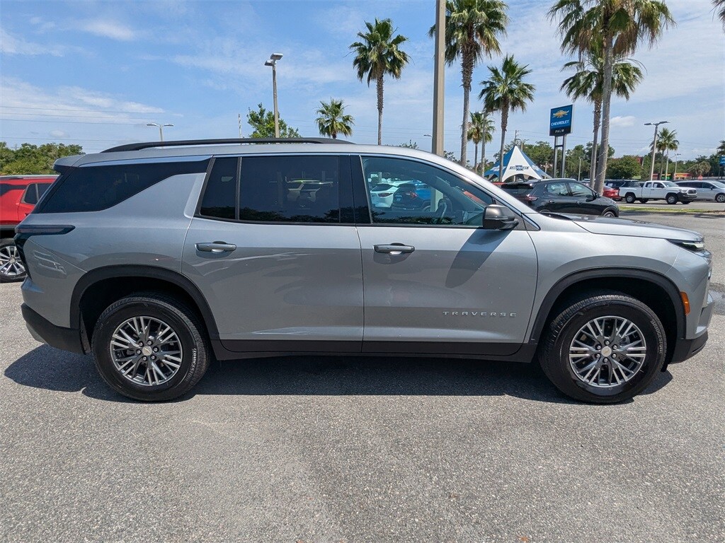 2024 Chevrolet Traverse photo 3