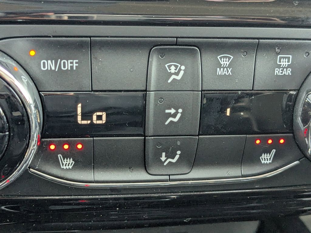 2025 Chevrolet Trax LT - Photo 21