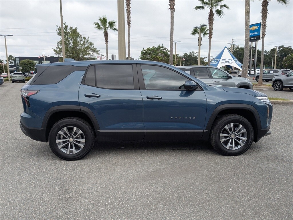 2026 Chevrolet Equinox LT photo 2