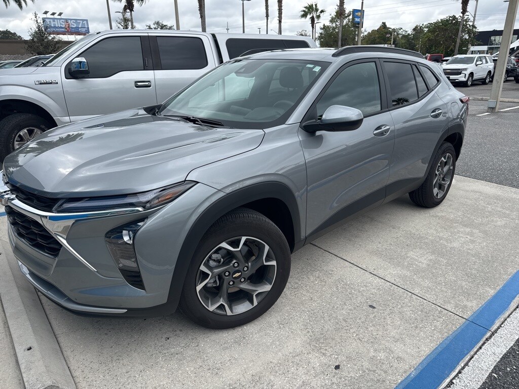 Used 2025 Chevrolet Trax LT SUV