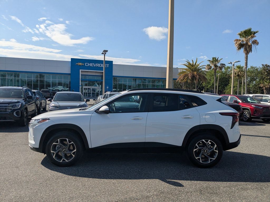 2025 Chevrolet Trax LT - Photo 6