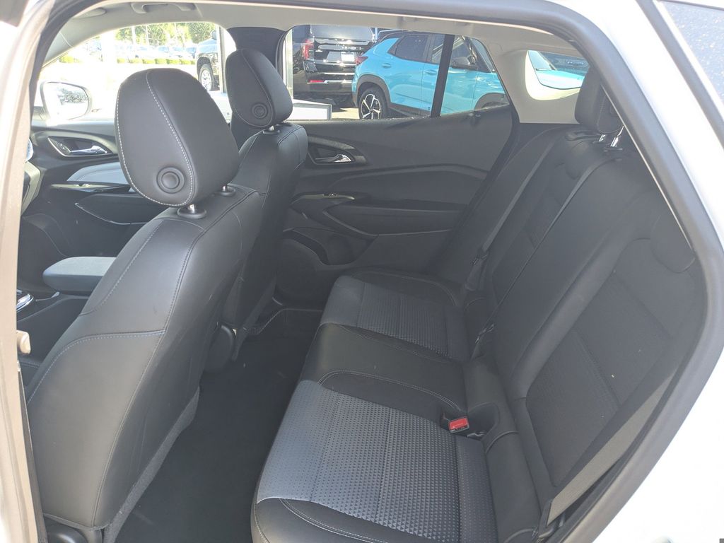 2025 Chevrolet Trax LT - Photo 13