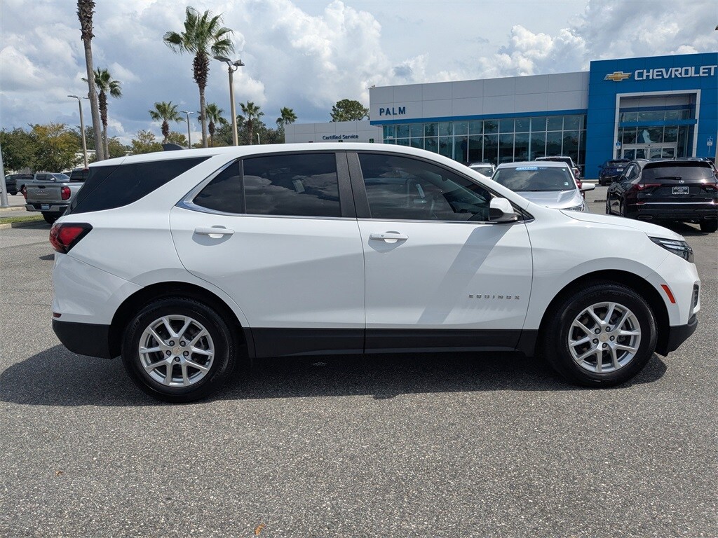 2023 Chevrolet Equinox LT photo 2