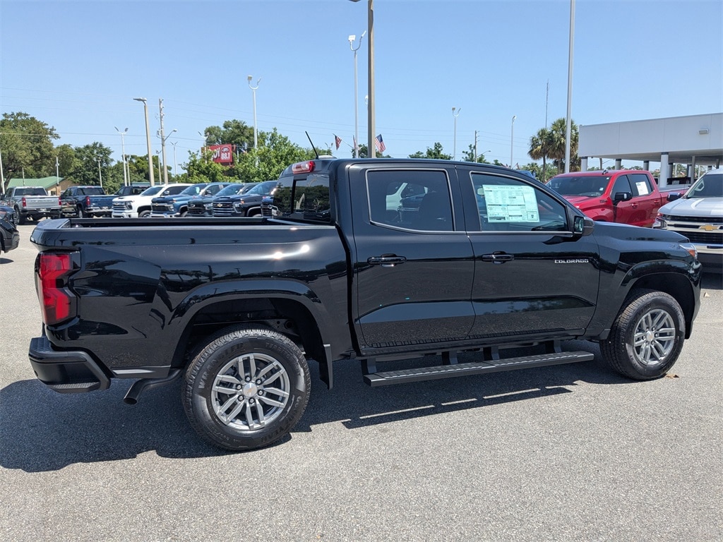 2025 Chevrolet Colorado Work Truck LT photo 4
