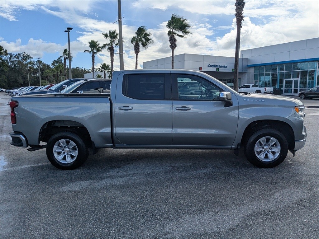 2025 Chevrolet Silverado 1500 LT photo 2
