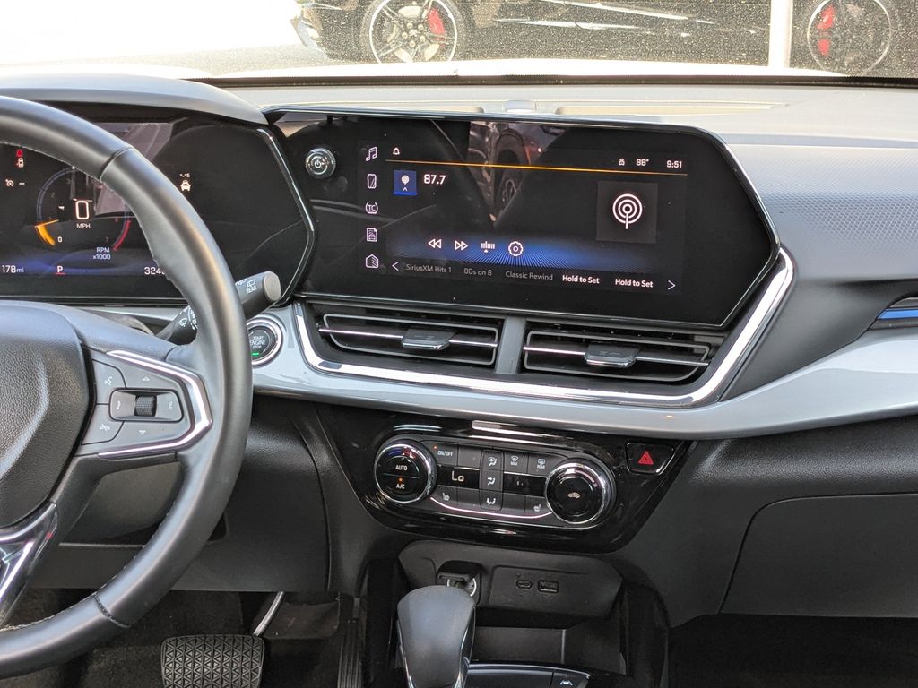 2025 Chevrolet Trax LT - Photo 17
