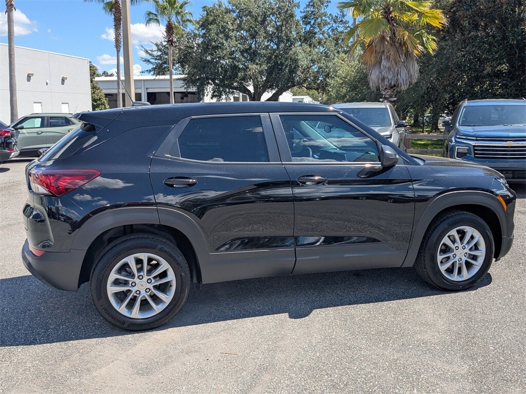 2024 Chevrolet Trailblazer LS photo 2