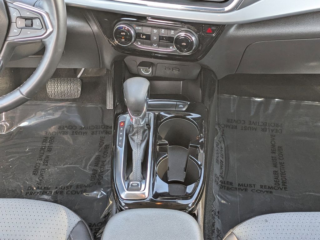2025 Chevrolet Trax LT - Photo 18