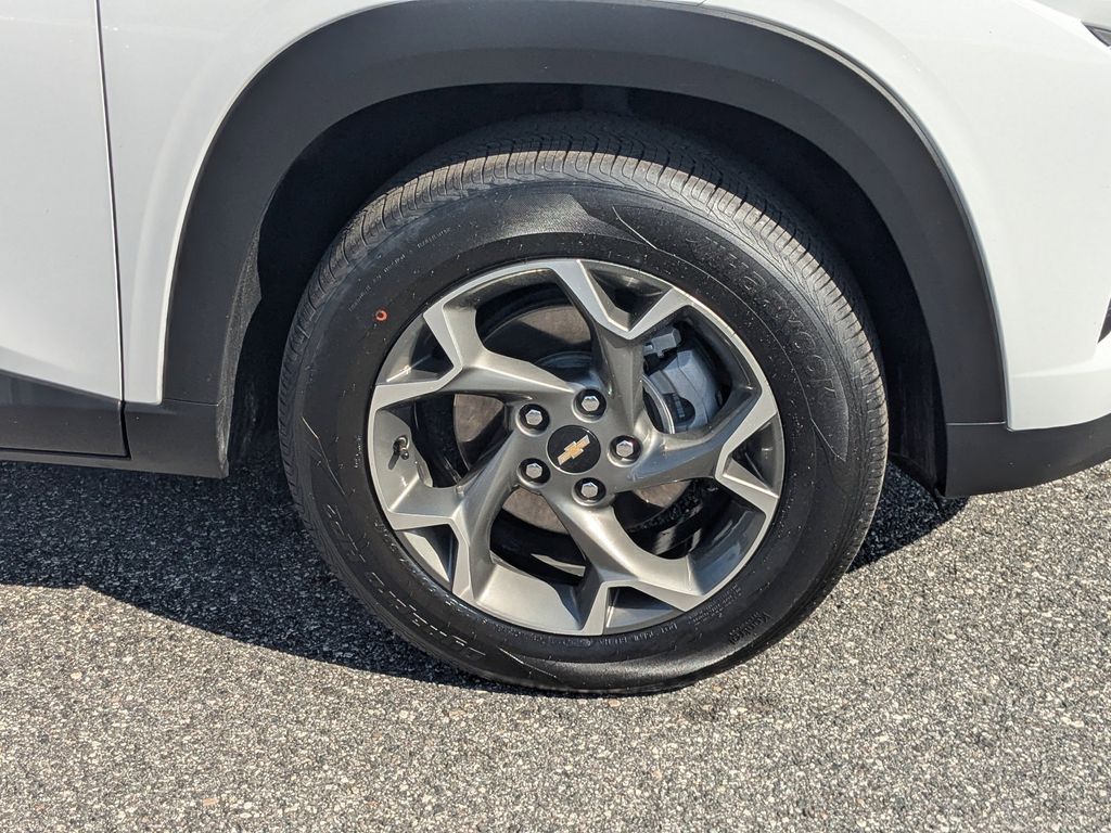 2025 Chevrolet Trax LT - Photo 10