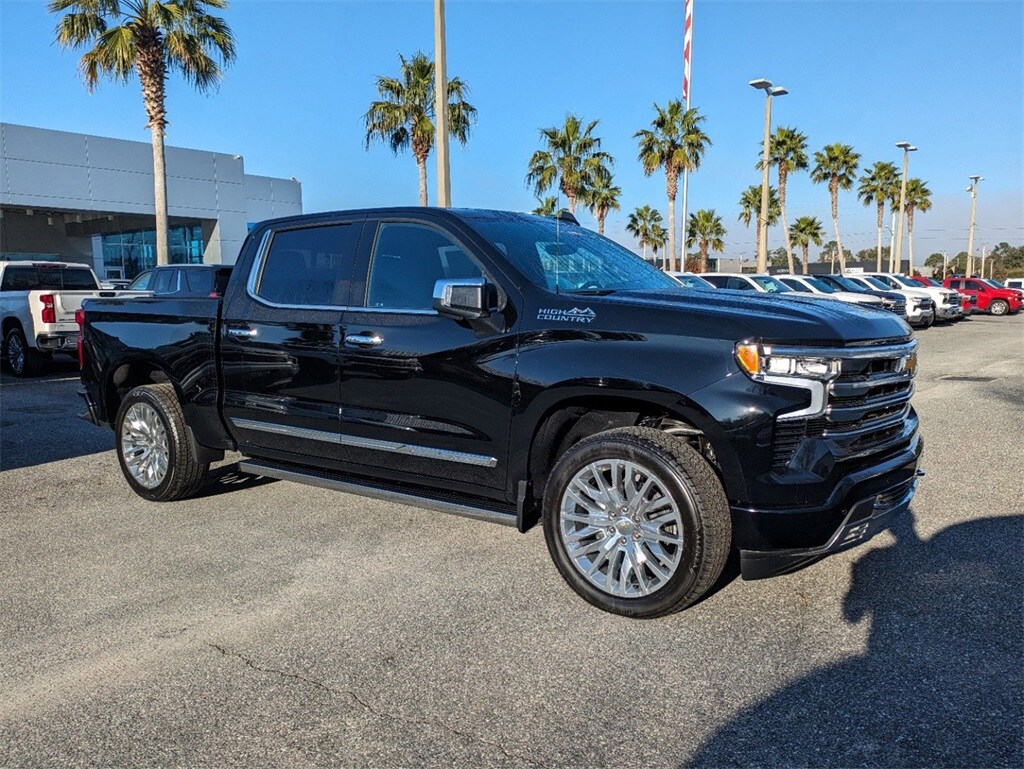 2025 Chevrolet Silverado 1500 High Country photo 2
