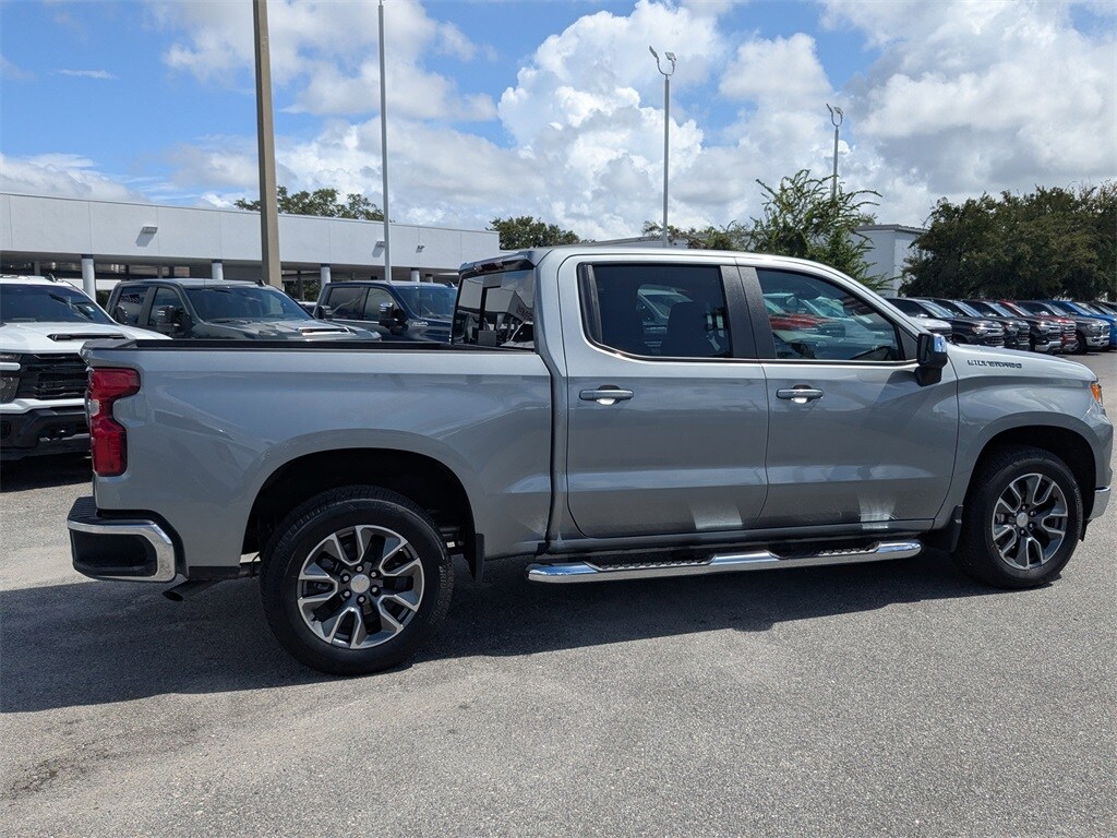 2025 Chevrolet Silverado 1500 LT photo 3