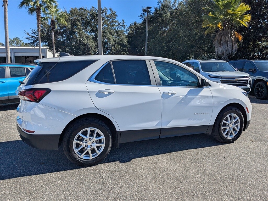 2022 Chevrolet Equinox LT photo 2