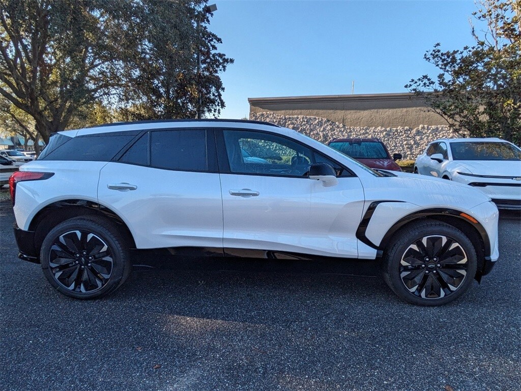 2025 Chevrolet Blazer EV RS photo 3