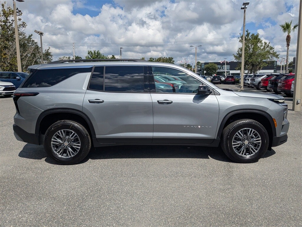 2026 Chevrolet Traverse photo 2
