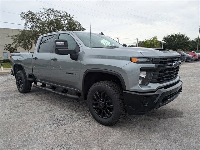 2026 Chevrolet Silverado 2500HD Custom photo 2