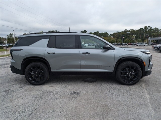 2026 Chevrolet Traverse RS photo 2