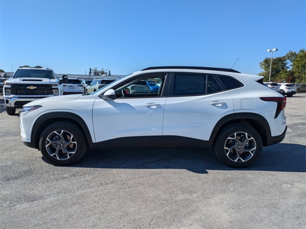 New 2025 Chevrolet Trax LT SUV