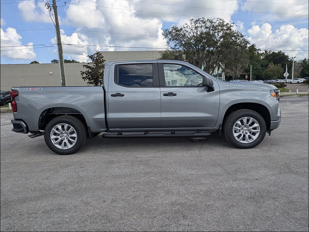 New 2026 Chevrolet Silverado 1500 4WD Crew Cab Short Bed Custom