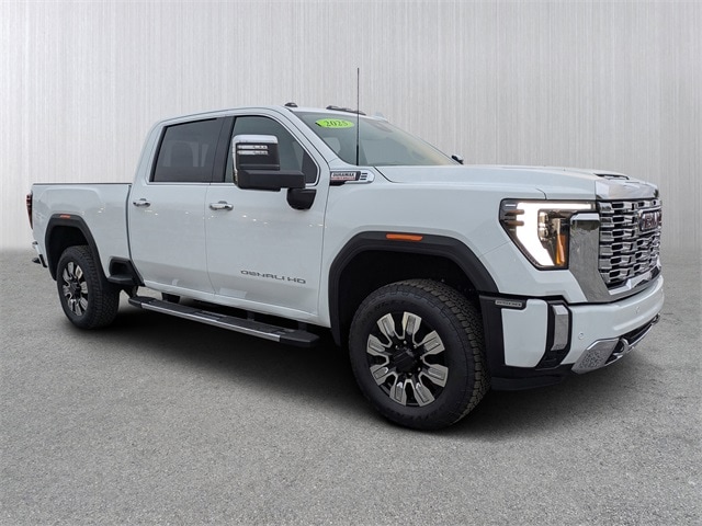 2025 GMC Sierra Denali's photo