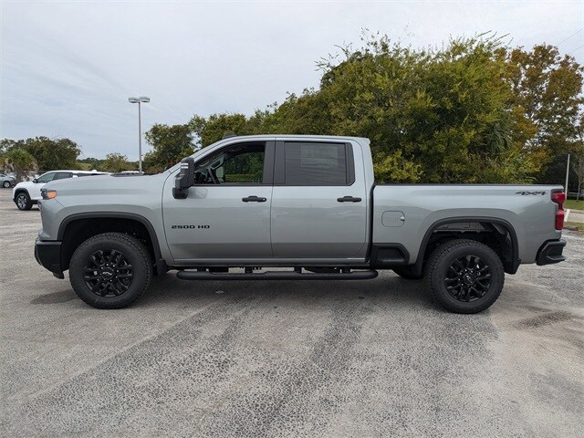 2026 Chevrolet Silverado 2500HD Custom photo 4