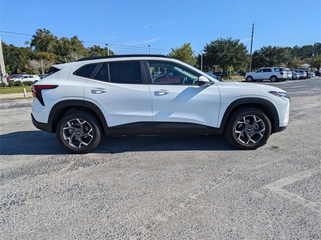 New 2025 Chevrolet Trax LT SUV